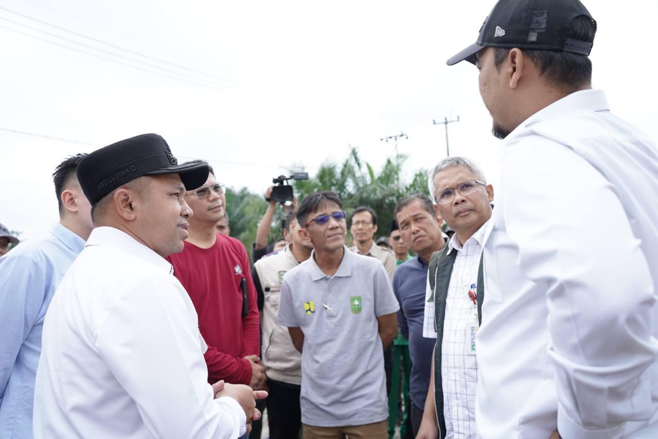 Terapkan Pola Sharing, Pemprov Riau Gandeng Perusahaan Guna Perbaikan Ruas Jalan Cerenti - Air Molek