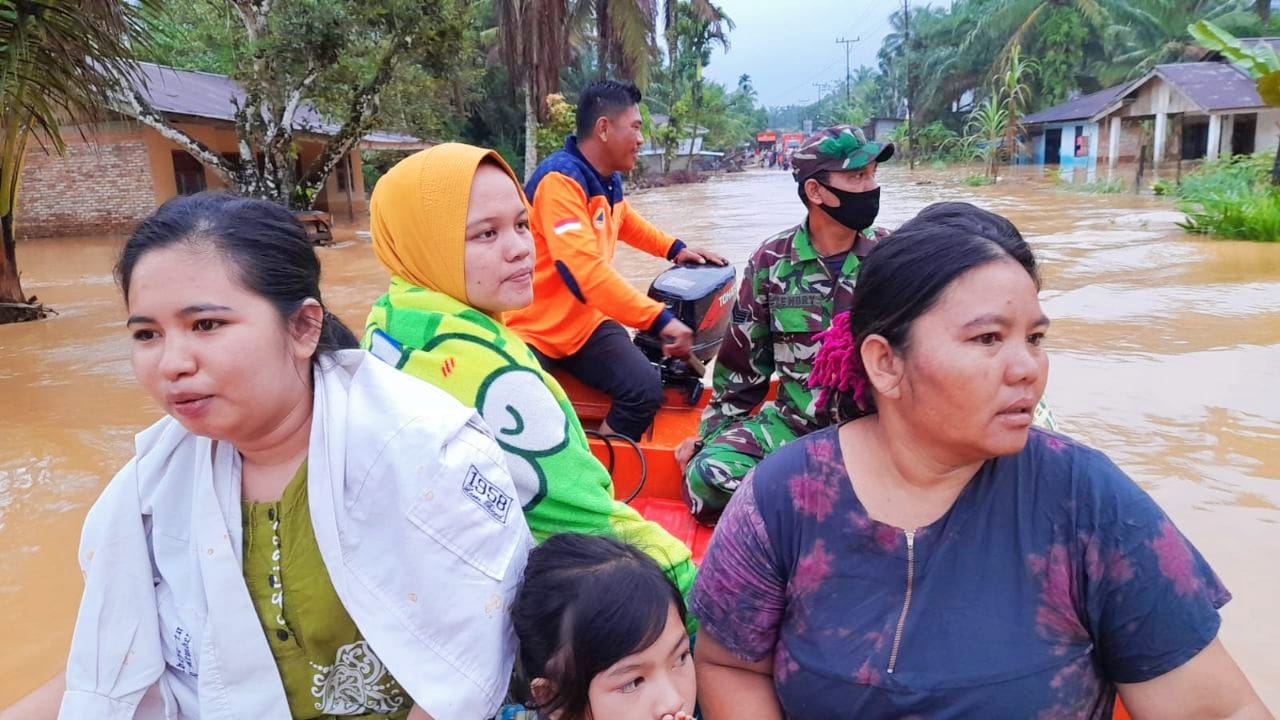 Banjir di Rokan Hulu Meluas, Warga di Evakuasi