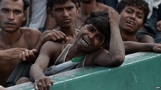 Lebih dari 2.600 Rumah Warga Rohingya Dibakar