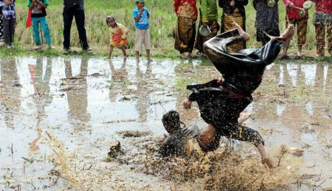 Keseruan Silek Lanyah Yang Mampu Mempesona Wisatawan