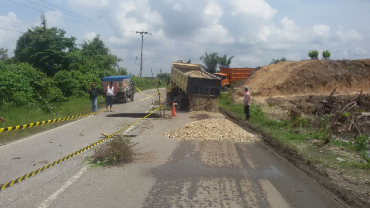 Jalan Amblas di Kilometer 115 Kebun Lado Muara Lembu Sudah ditangani Pihak Pemprov