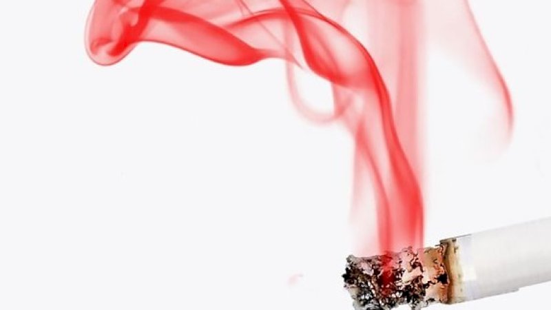 Perokok Lebih Berisiko Meninggal karena COVID-19