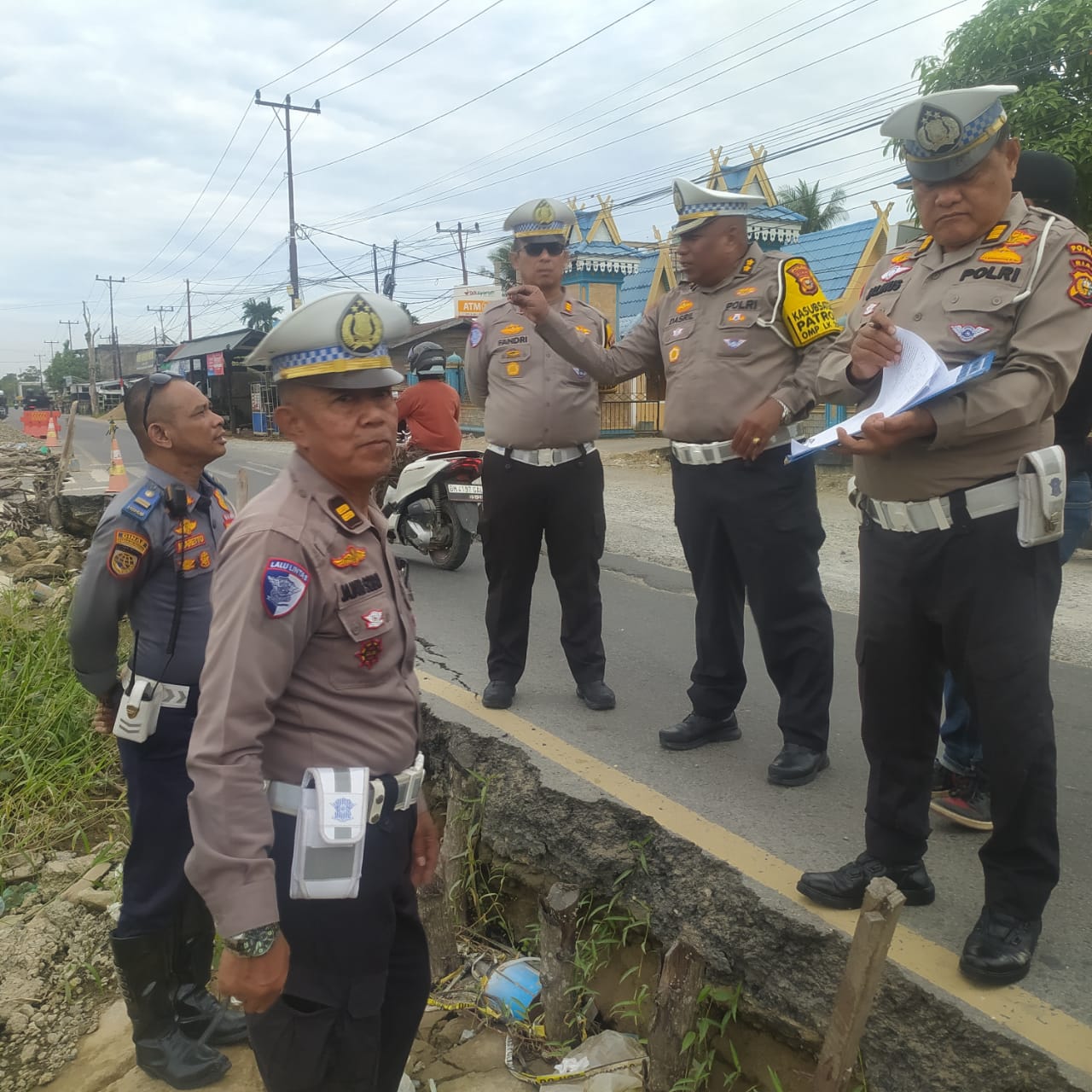 Dit Lantas Polda Riau Tinjau Jalan Rusak di Inhil, Antisipasi Operasi Lilin