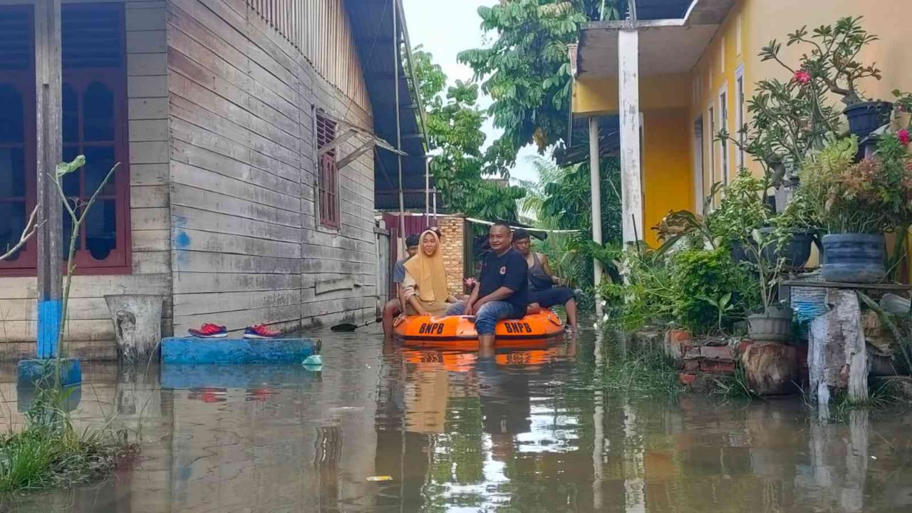 Sejumlah Wilayah Direndam Banjir, BPBD Pekanbaru Siapkan Alat Evakuasi