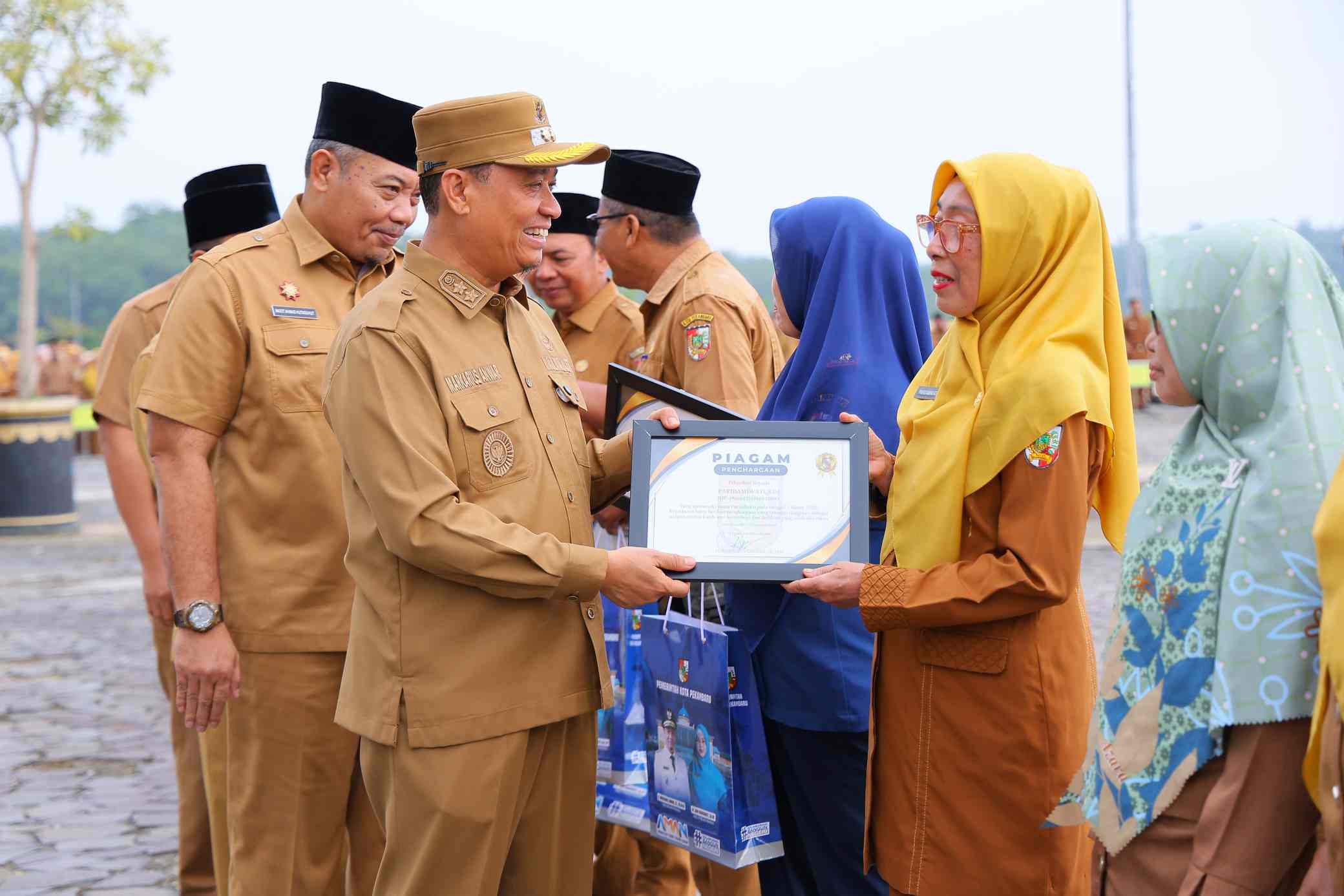 Masuki Masa Purna Bakti, 36 ASN Pemko Pekanbaru Terima Penghargaan