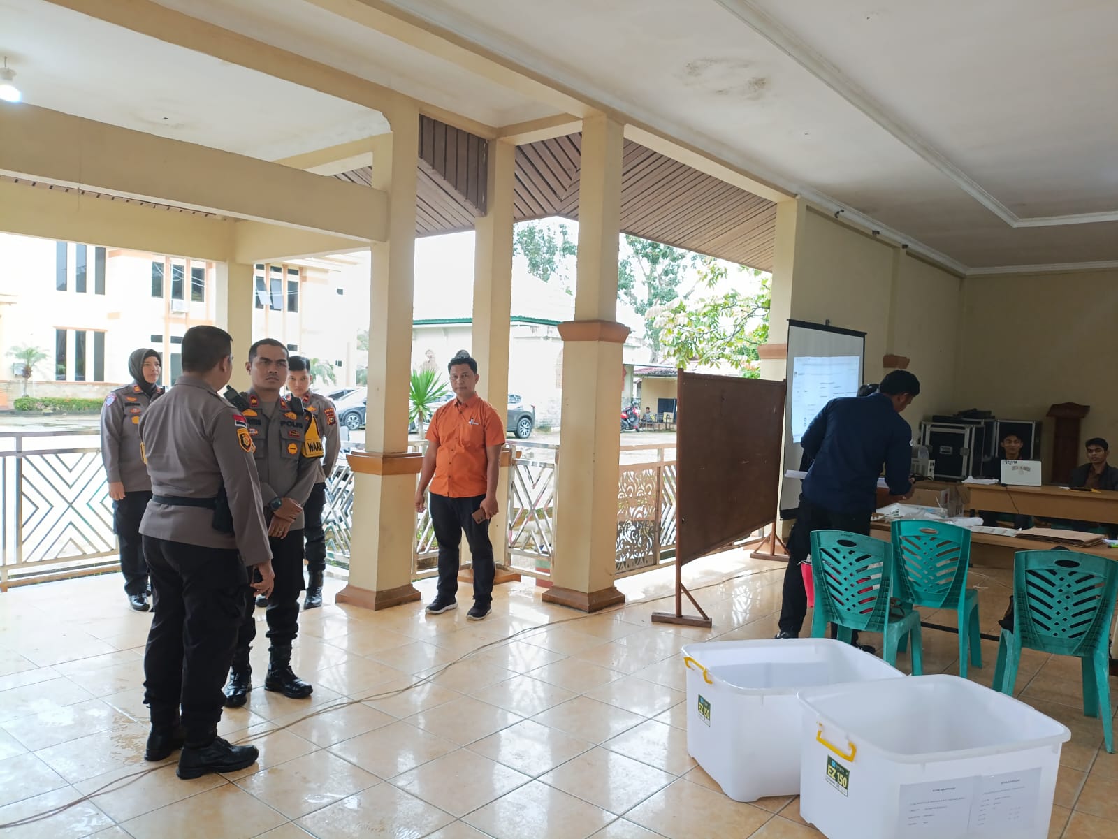 Rapat Pleno PPK Bengkalis Selesai, Logistik Pilkada Aman Tersimpan