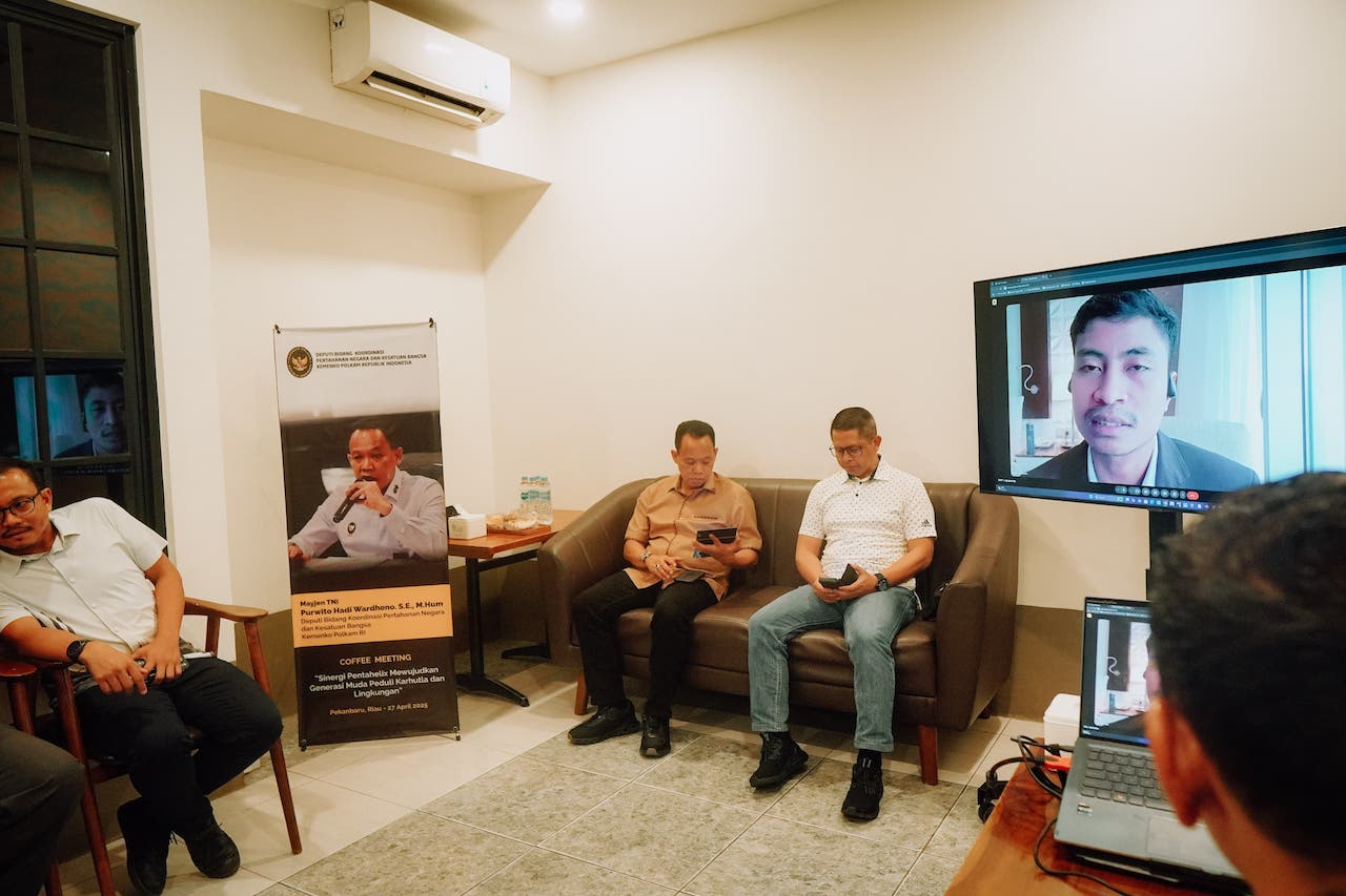 Kemenko Polhukam Dorong Generasi Muda Jaga Lingkungan Lewat Satgas Peduli Karhutla