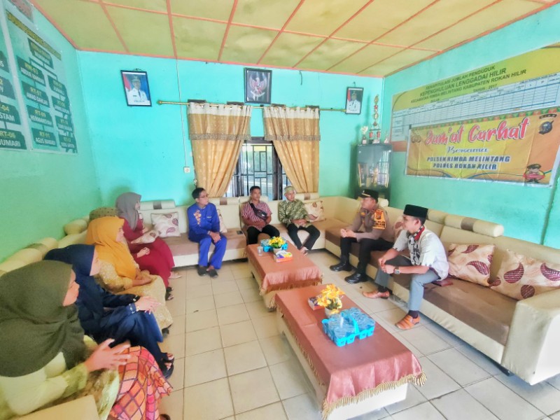 Kapolsek Rimba Melintang Blusukan ke Kantor Penghulu Lenggadai Hilir, Ajak Masyarakat Jaga Pilkada Damai di Rokan Hilir