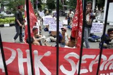 Ratusan Bekas PT SRT Merintih Kelaparan Temui DPRD Siak