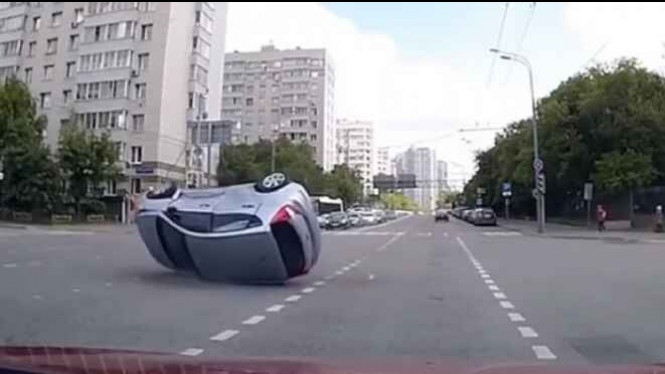 Video 'Tabrakan Hantu' Bukti Kita Hidup di Dunia Paralel?