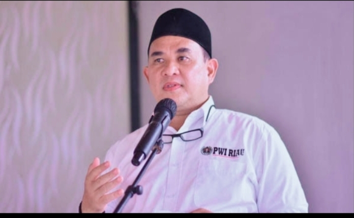 PWI Riau Salurkan Ratusan Paket Sembako Bagi Anggota