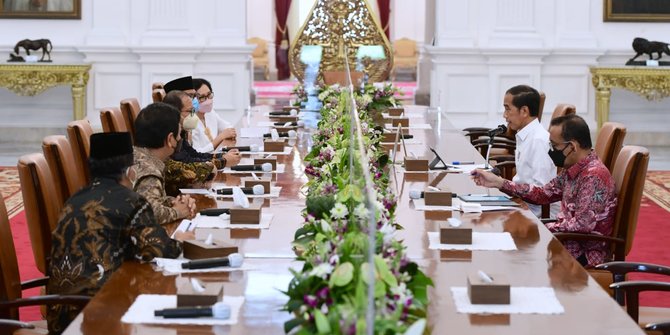 Kabar Reshuffle Kabinet: Menteri Mondar-Mandir dan Kode Jokowi