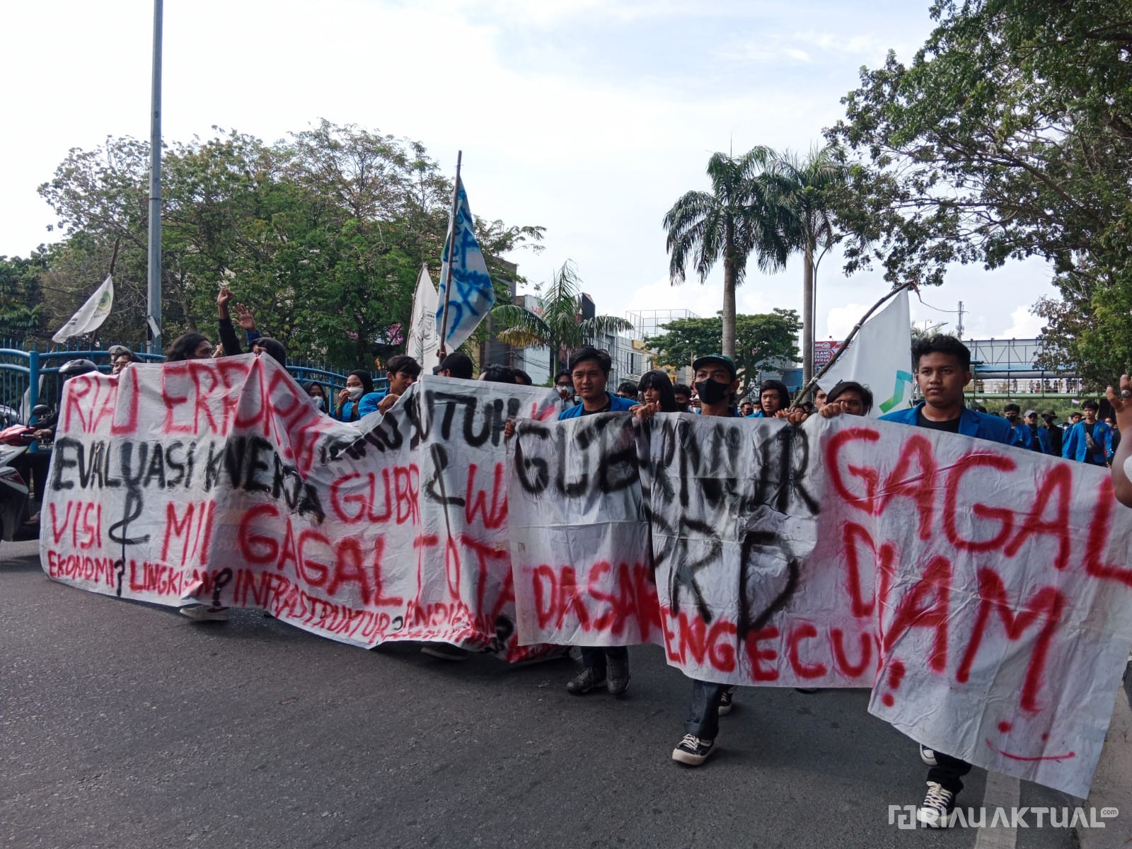 BEM UIR Minta DPRD Riau Evaluasi Kinerja Gubri