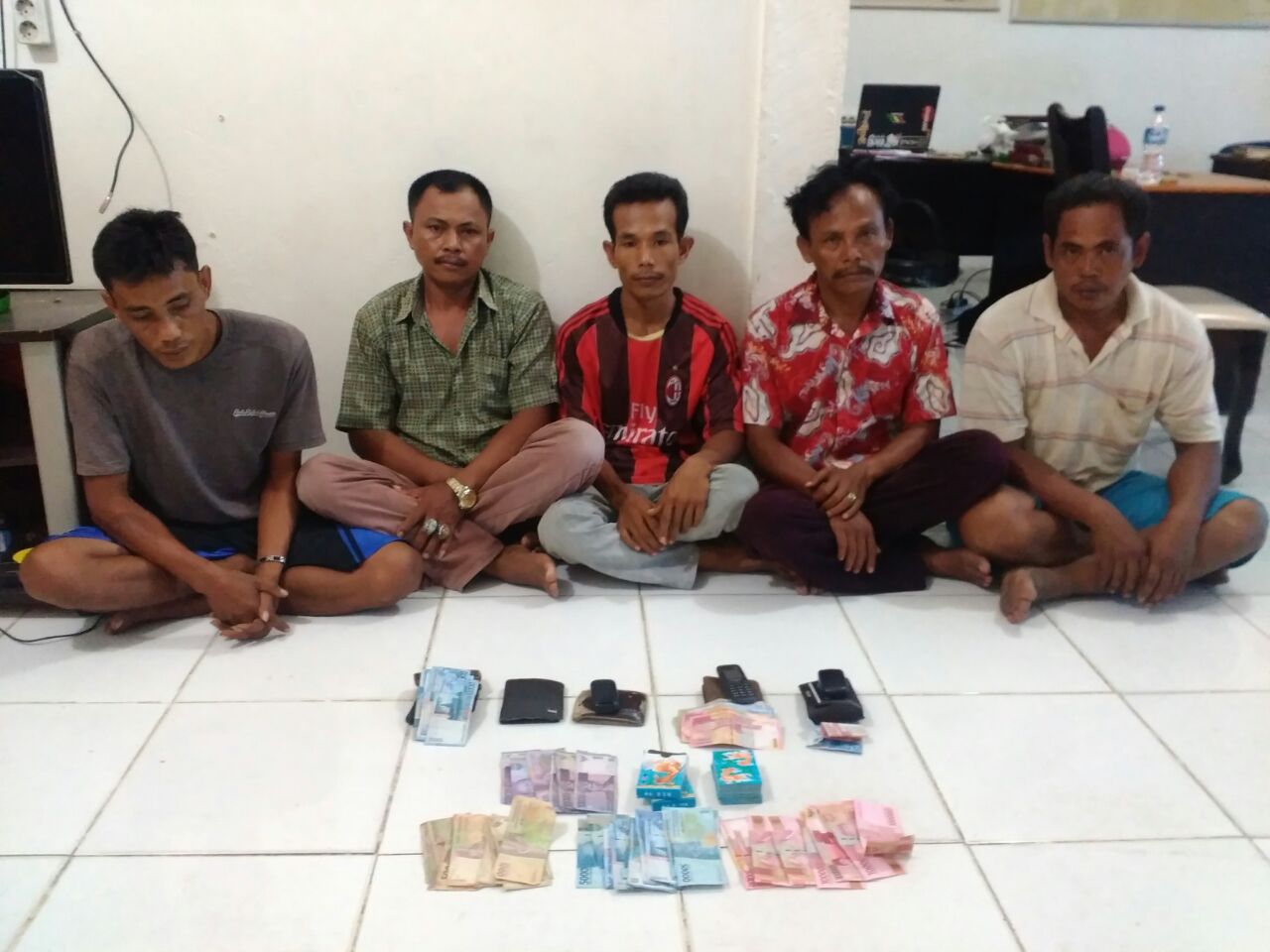 Sedang Asyik Judi Song Digerebek Polisi, Lima Warga Bengkalis Terpaksa Mendekam di Sel