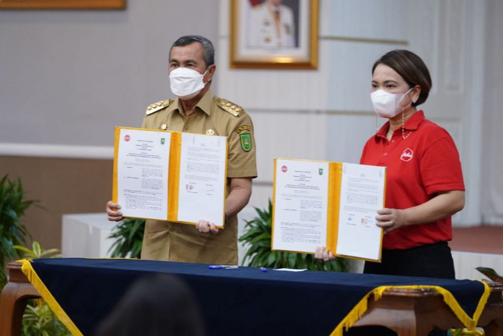 Tingkatkan Layanan Bidang Penerbangan, Pemprov Riau MoU Dengan Maskapai Air Asia