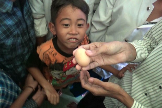 Telur Berlafal Allah Hebohkan Warga Probolinggo