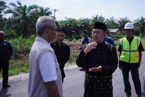 Gubri Perintahkan Kadis PUPR Gesa Perbaikan Jalan Sei Pakning-Teluk Masjid-Simpang Pusako