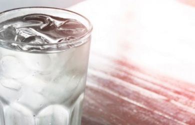 Tak Hanya Menyegarkan Tubuh, Air Es Juga Bermanfaat Bagi Kulit Wajah