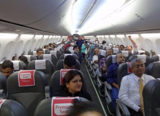 Lawan Anggota DPR dalam Pesawat, Penumpang Perempuan Ini Dielu-elukan