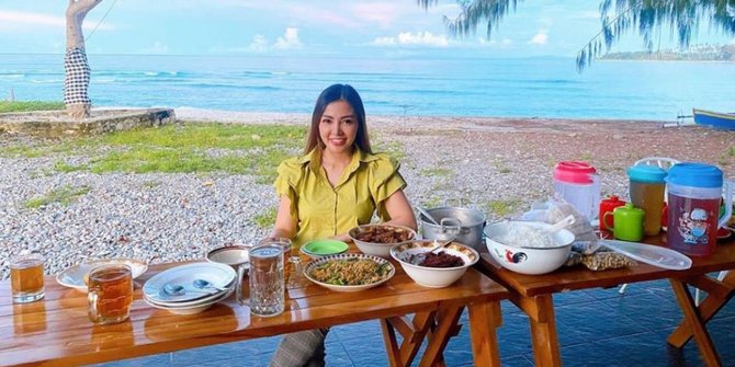 Bella Shofie Kini Tinggal di Maluku, Rumahnya Luas, Mewah dan di Pinggir Pantai