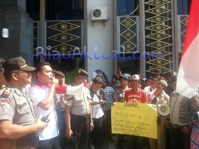 Digusur, Pedagang Pasar Kaget Rumbai Bukit Datangi DPRD Pekanbaru