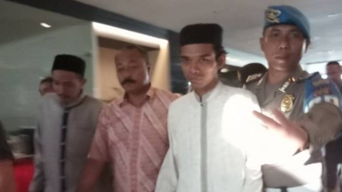 Jawaban Menohok Ustaz Abdul Somad Dibilang Anti NKRI Dihadapan Ribuan Umat Islam di Bali