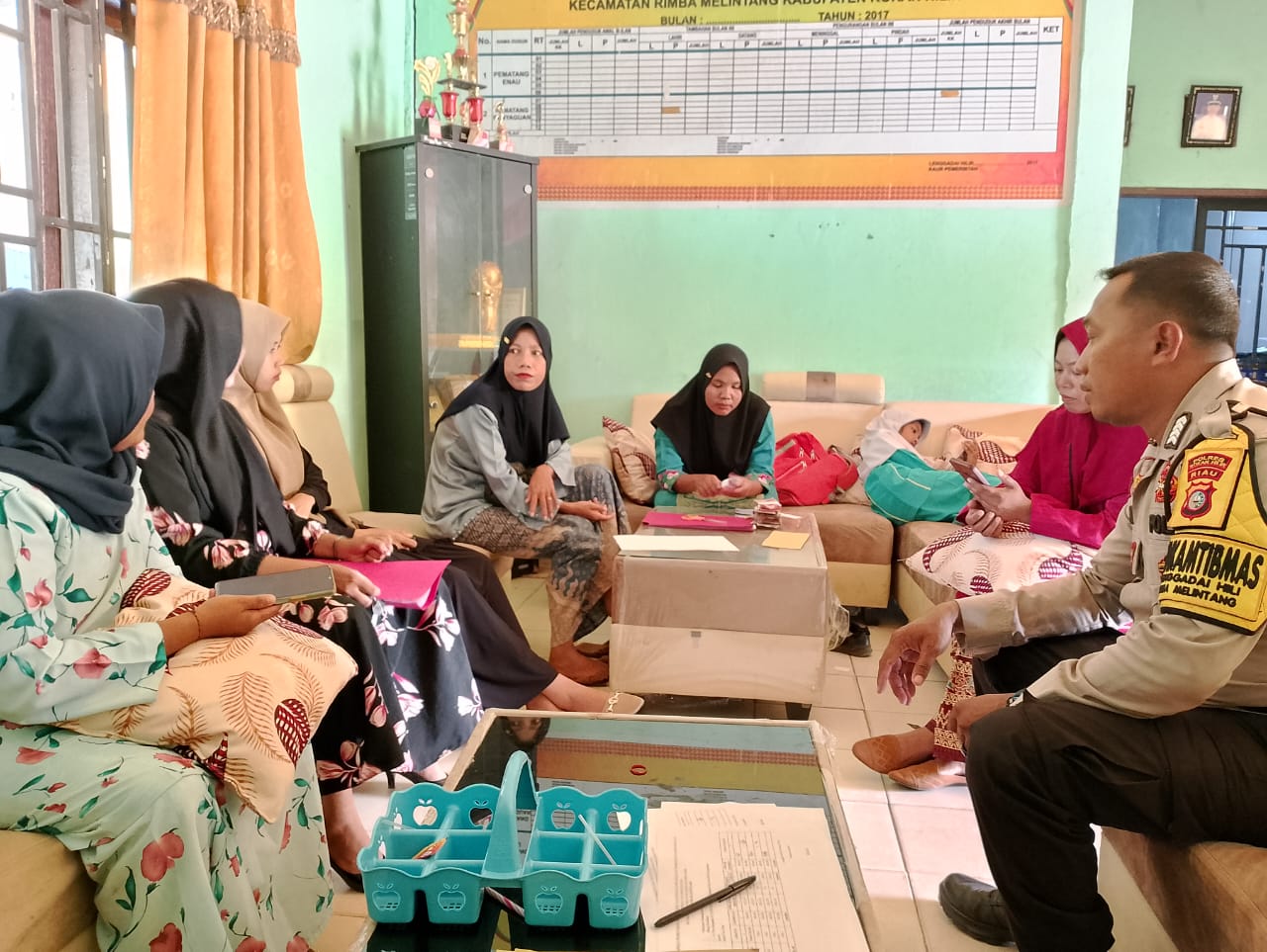 Bhabinkamtibmas Lenggadai Hilir Tekankan Netralitas ASN Jelang Pilkada Rokan Hilir 2024