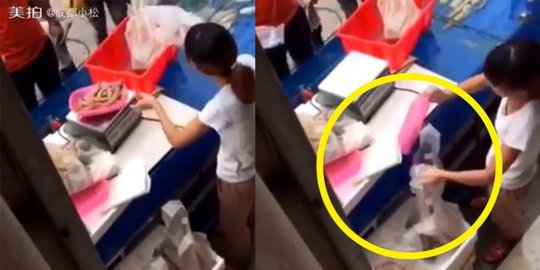 Aduh ! Pedagang ikan ini lakukan trik curang, tukar barang dagangan usai ditimbang