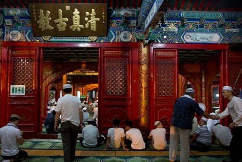 Pejabat Cina: Muslim Xinjiang Paling Bahagia di Dunia