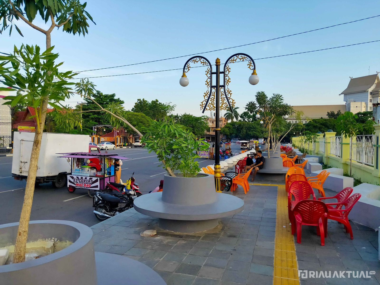 Jalur Pedestrian Sultan Syarif Kasim Pekanbaru Dikuasai PKL, Satpol PP: Akan Ditindak Tegas