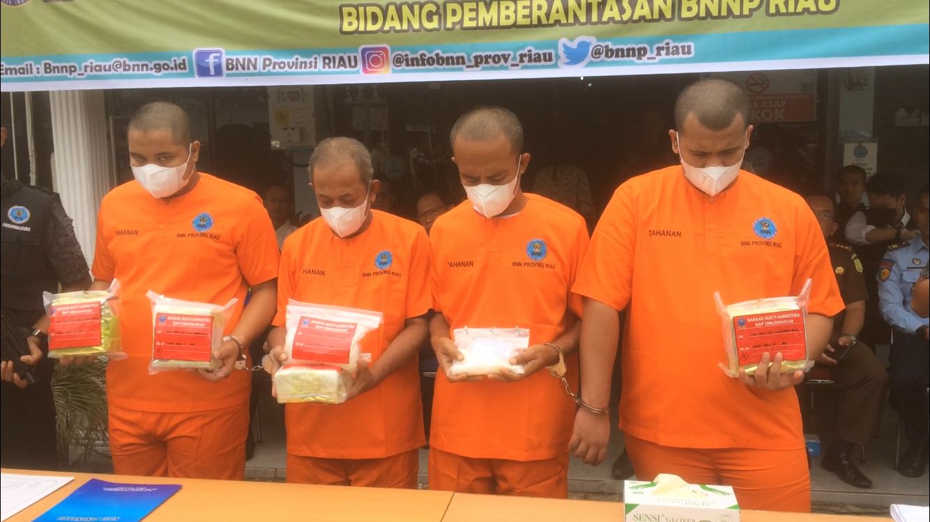 4 Kurir Ditangkap, 5,2 Kilo Sabu Asal Malaysia Dimusnahkan
