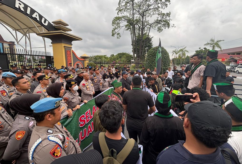 HMI Badko Riau-Kepri Gelar Aksi Damai di Mapolda Riau, Apresiasi Green Policing