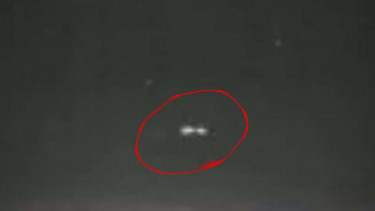 Ada Cahaya Muncul di Puncak Gunung Agung