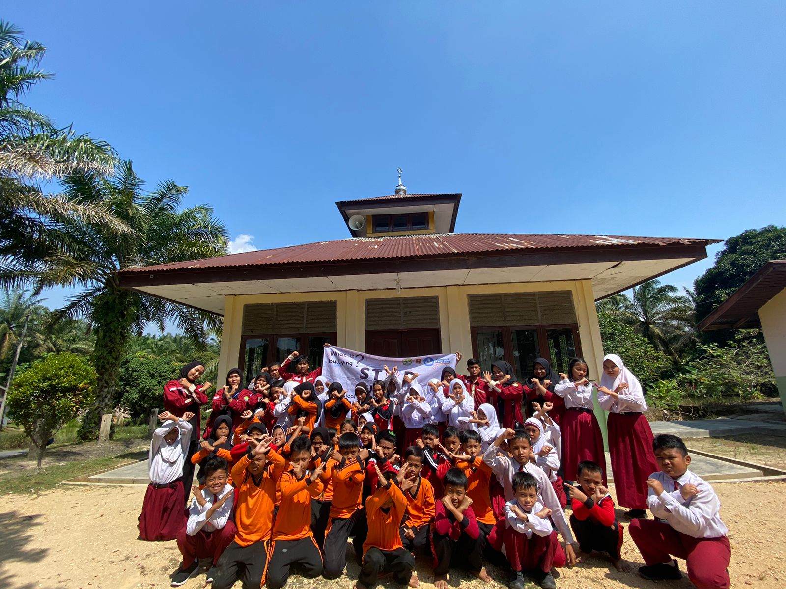 Mahasiswa Kukerta UNRI 2023 Sosialisasikan Anti-Bullying di SDN 012 Kampung Buana Makmur