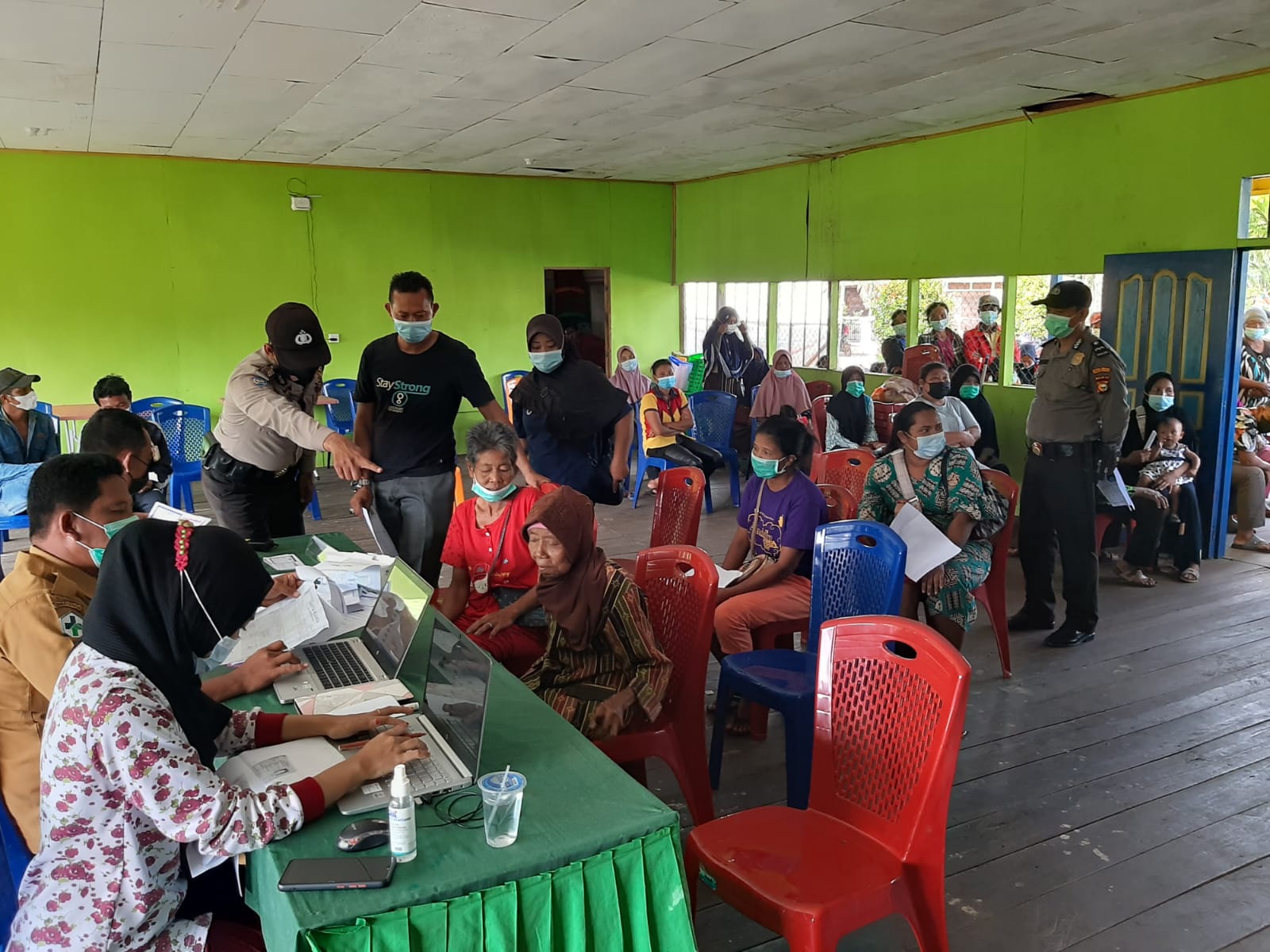 Bhabinkamtibmas Polsek Kuala Kampar Lakukan Pengamanan di Desa Teluk