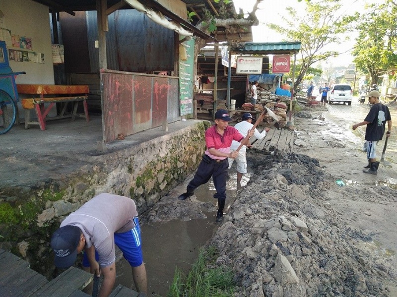 Antisipasi Banjir, Dinas PUPR Pekanbaru kerahkan 179 Petugas Bersihkan Drainase Dari Sampah