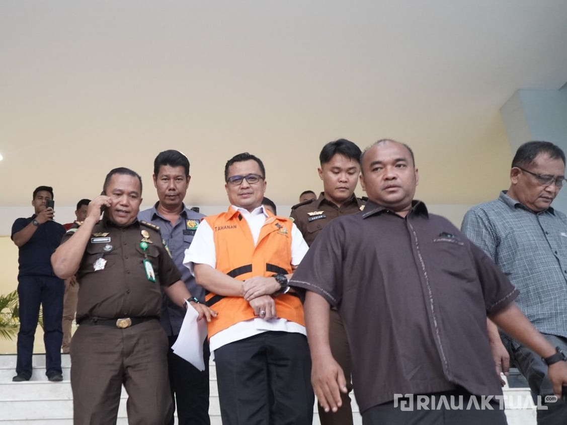 Kadisdik Riau Tersangka Korupsi Pejalanan Dinas Fiktif Baru Menjabat 5 Bulan