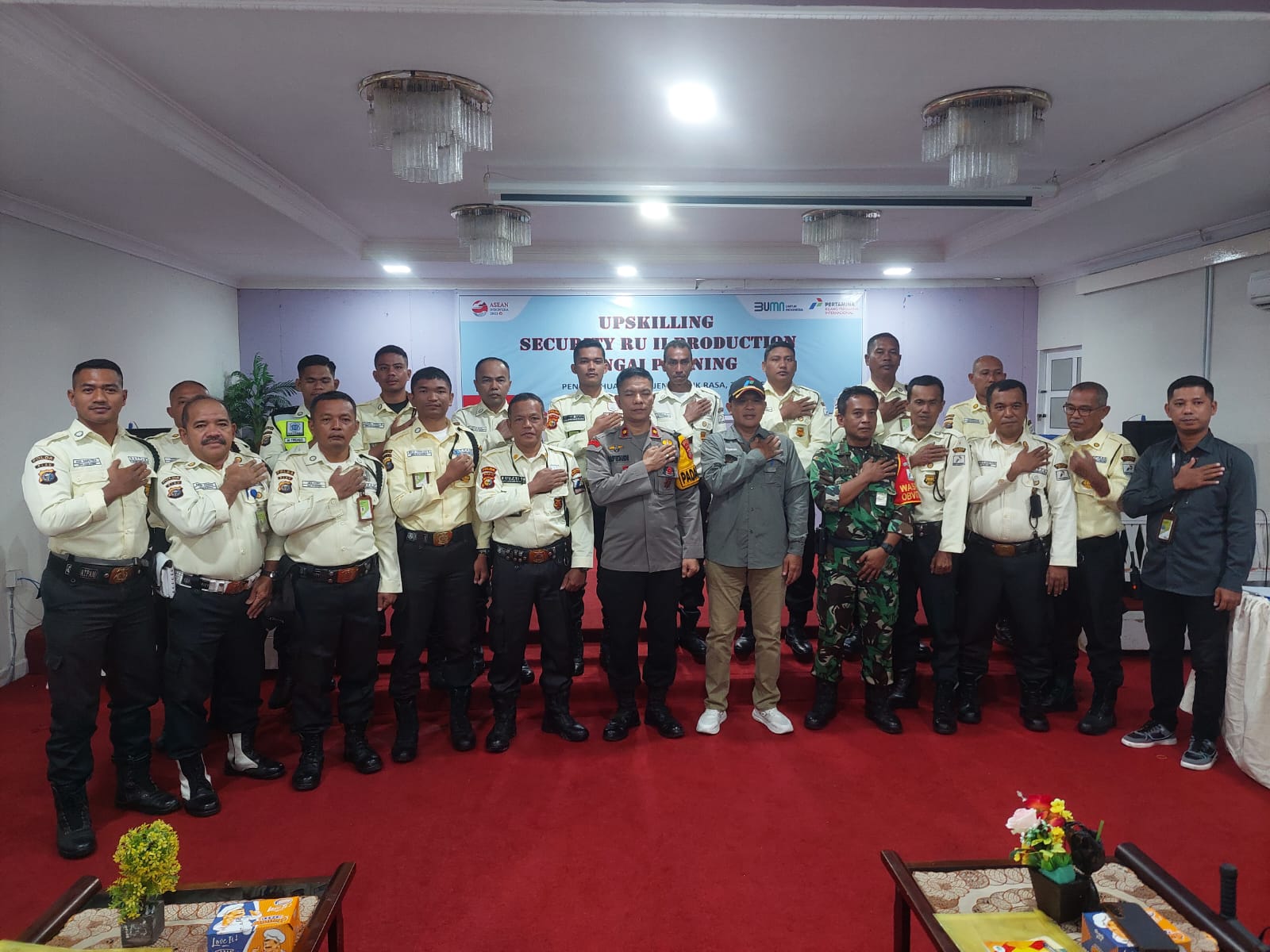 Kapolsek Bukit Batu Gelar Pertemuan dengan Pihak Keamanan Pertamina untuk Jaga Stabilitas Menjelang Pilkada 2024