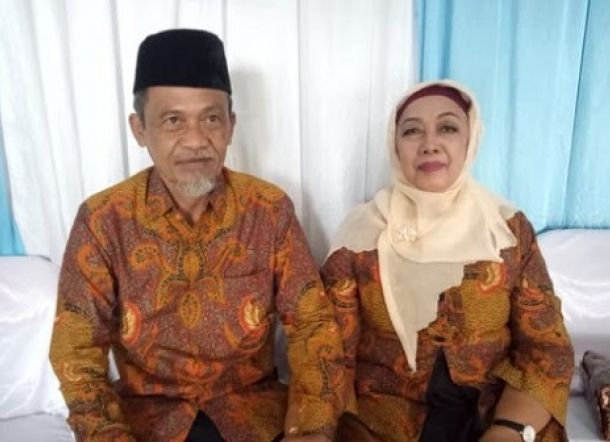 Usai 51 Tahun, Pria Ini Akhirnya Nikahi Cinta Pertamanya