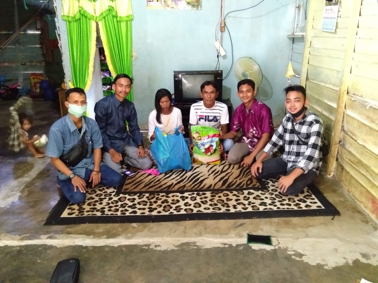 Ketua Himarohu Riau Kunjungi Ibu yang Diadili Karena Curi Tiga Tandan Sawit