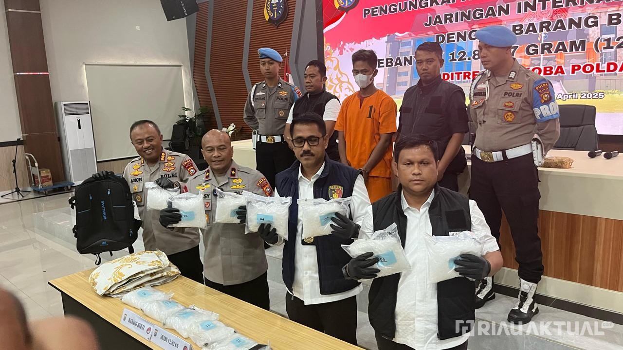 Polda Riau Gagalkan Penyelundupan 12,8 Kg Sabu, Kurir Diupah Rp150 Juta