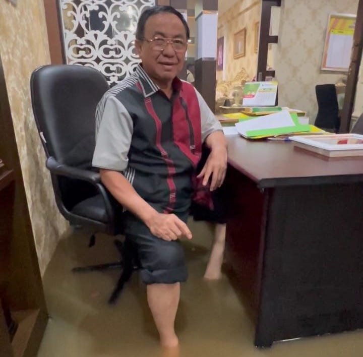 Rumah Bupati Indragiri Hilir Terdampak Banjir Rob