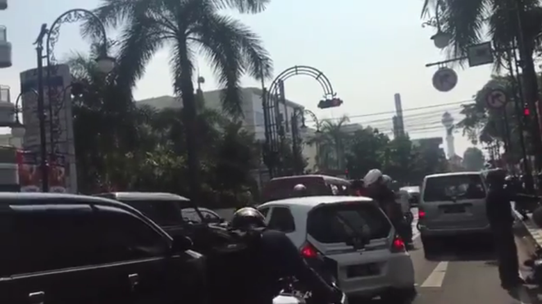 Viral Video Mobil Nekat Kabur Dikejar-kejar Massa Pemotor, Diduga Lakukan Aksi Tabrak Lari