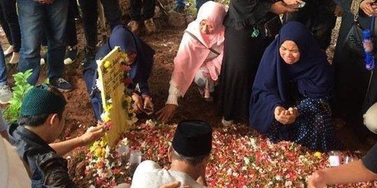 Lama Tak Ada Kabar, Bintang Sinetron Cantik Ini Ternyata Sudah Meninggal Dunia dan Dikuburkan Bersam