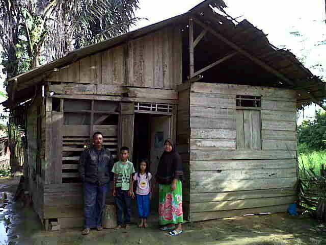 Husaini Beserta Keluarga Harapkan Rumah Layak Huni Kepada Baitumal dan Pemerintah