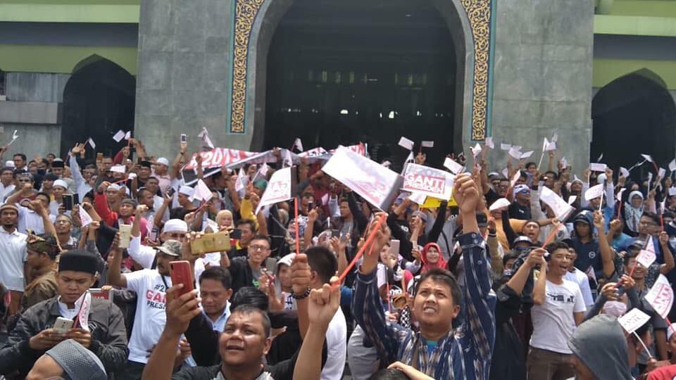 Massa Deklarasi #2019GantiPresiden di Pekanbaru Tetap Berkumpul, Polisi Berjaga