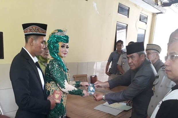 Pernikahan Ricuh Dengan Kedatangan Orang Tua Mempelai Pria, Prosesi Ijab Qabul Pindah ke Kantor Poli