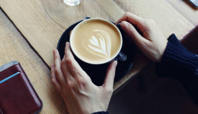 Pramugari Ungkap Bahaya Meminum Kopi Saat Penerbangan