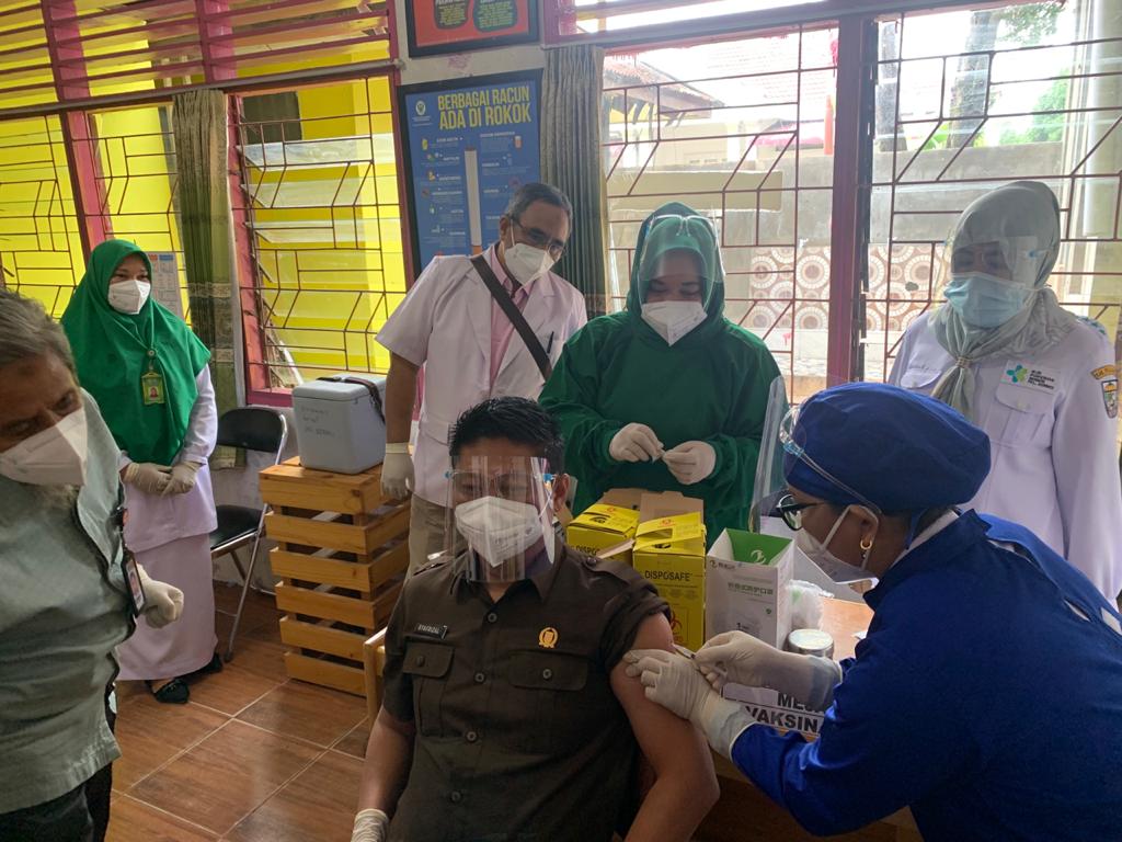 Usai Disuntik Vaksin Sinovac, Wakil Ketua DPRD Kabupaten Pelalawan: Alhamdulilah Tidak Ada Efek Samping