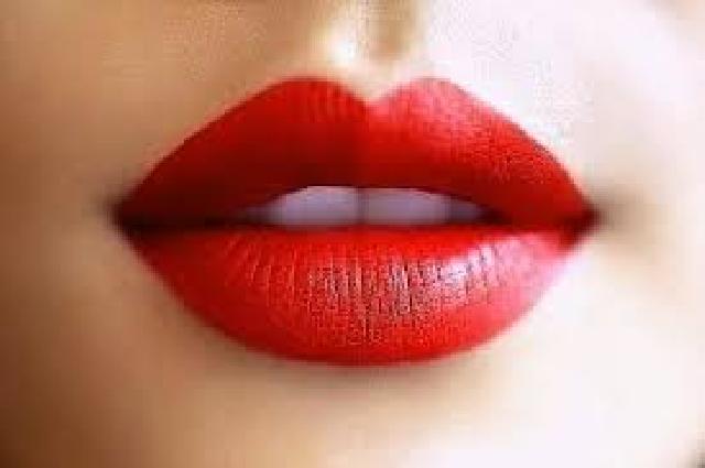 6 Tips agar lipstik matte nggak bikin kamu terlihat menor